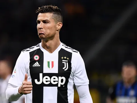 Đóng góp chống COVID-19, "người lạ mặt" đích thân được Ronaldo khen ngợi