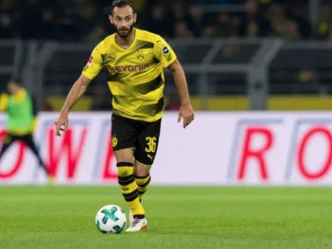 Dortmund nên bắt đầu trọng dụng Omer Toprak trong mùa tới