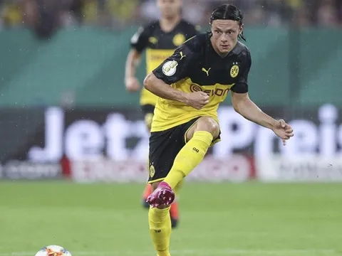 Dortmund ra phán quyết về tương lai của "tân binh thất sủng"