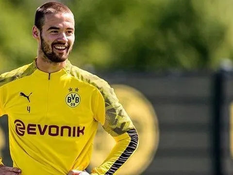 Dortmund thanh lý nhân sự, chia tay 1 cái tên ở hàng thủ