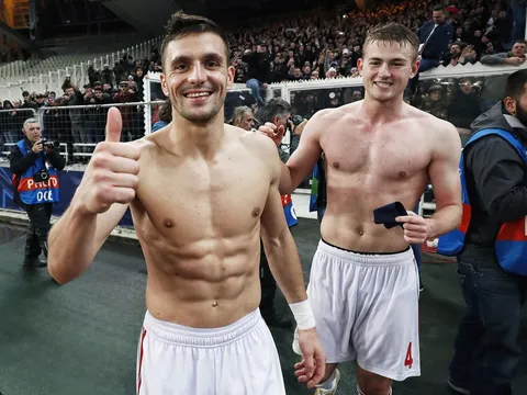 'Đội trưởng hiện tại của Ajax khác hẳn De Ligt'