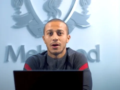 'Dream team' 5 người của Thiago Alcantara: 1 sao Quỷ đỏ góp mặt