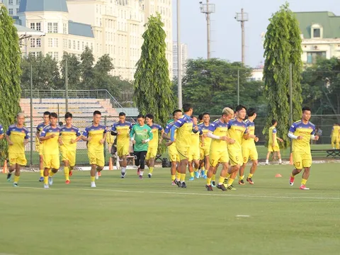 ĐT Việt Nam có buổi tập nhẹ nhàng đầu tiên sau 1 ngày tập trung