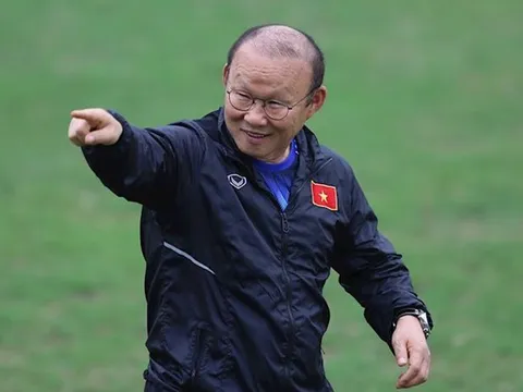 Dư âm vòng 19 V-League: Nụ cười của HLV Park Hang-seo