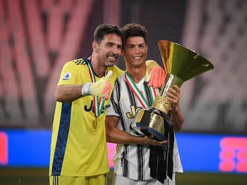 Dùng đội hình B, Juventus thua ngược Roma trong ngày đăng quang