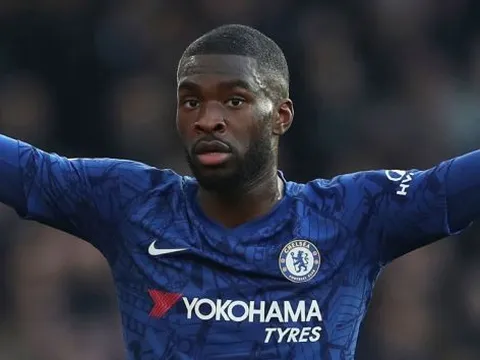 Được đá chính trước Roma, nhưng Tomori bị Milan chê đắt