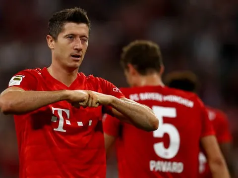 Được VAR cứu giúp, Bayern hú vía thoát thua trên sân nhà