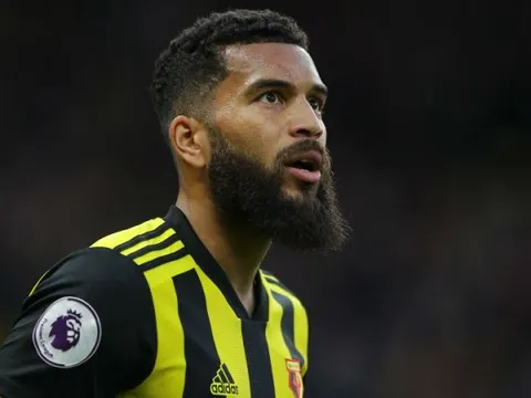 4 tin tức đặc biệt trong làng bóng đá Anh: Lộ danh tính cầu thủ mắc COVID-19; Man Utd gặp họa lớn!