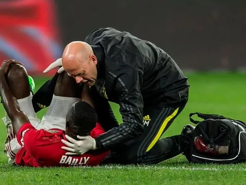 Tin buồn cho Man Utd, "số 3" nghỉ hết tháng khởi động mùa giải mới