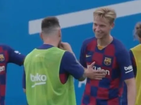 Frenkie de Jong hớn hở trong lần đầu chạm mặt Messi