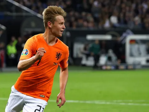 CĐV Barcelona: 'Thật đau lòng khi một thiên tài như vậy lại phải chơi cho Valverde'