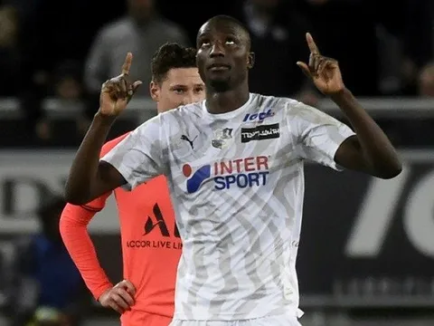 "Khắc tinh của PSG" hoá 'hàng hot', Tottenham, Celtic, Leicester cùng tranh giành