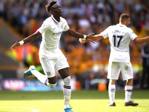Ghi '4 bàn', Tammy Abraham đi vào lịch sử Chelsea lẫn Premier League