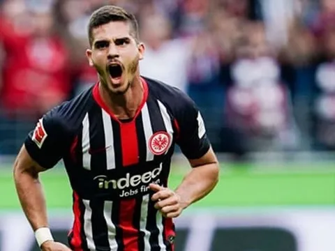Ráo riết truy tìm "số 9", Man Utd chi 30 triệu mua sát thủ Bundesliga?