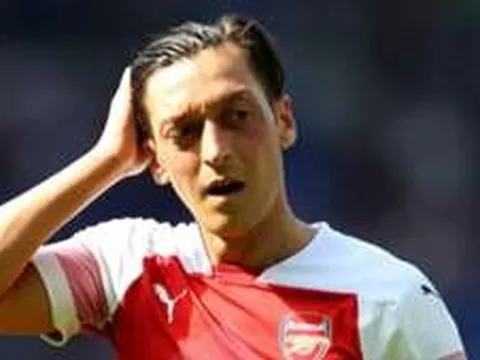 Emery đòi BLĐ bán gấp Ozil, cấp thêm tiền mua 'Quỷ Đỏ lạc lối' 55 triệu bảng