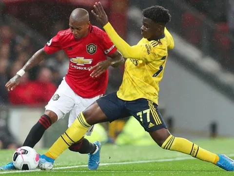 Emery lên tiếng về quyết định lịch sử trước Man United