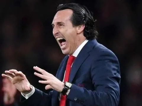 Emery nổi cơn thịnh nộ, ra giá bán quách 'công thần làm loạn'
