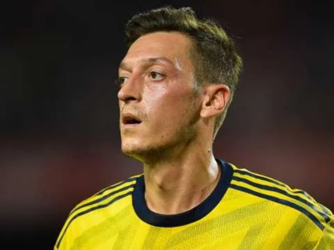 Emery tàn nhẫn: Hết thật rồi Ozil, đã tới lúc rời Arsenal!