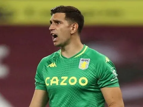 Emiliano Martinez tiết lộ hành động trước trận gặp Arsenal