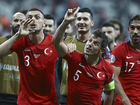 Emre Belozoglu: Chiến binh bất tử của tuyển Thổ Nhĩ Kỳ