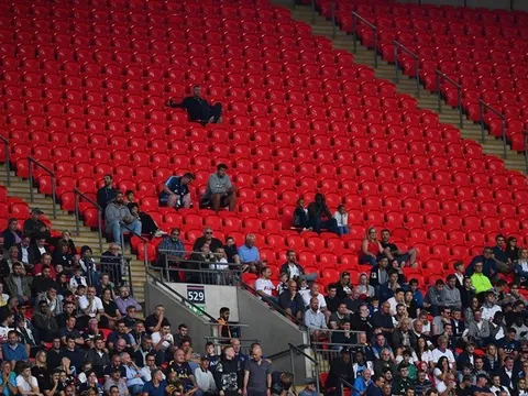 EPL bị Corona "ghé thăm", Neville đưa ra 1 đề xuất bất ngờ