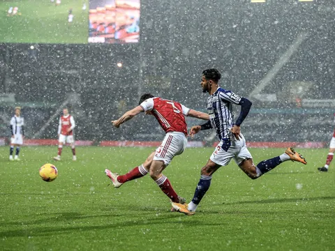CHOÁNG! Hạ West Brom, Arsenal xuất hiện một "quái vật" đúng nghĩa