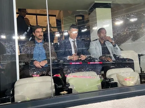 Ronaldo phản ứng ra sao tại Bernabeu khi đàn em Real 'copy' pha ăn mừng?