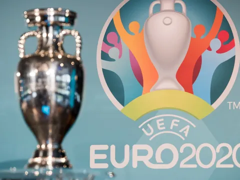 UEFA cân nhắc lùi tổ chức EURO lại 1 năm