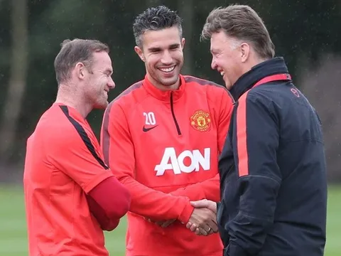 SỐC! Van Gaal từng 'tát' Van Persie ngay sau trận đấu tại World Cup