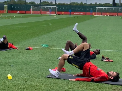 Lần đầu của Pogba và Fernandes ở Man Utd