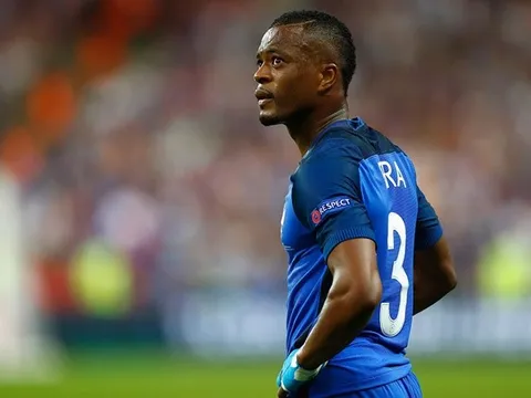 11 sản phẩm cực chất từ lò PSG: Patrice Evra và 'bom hụt' CLB TPHCM