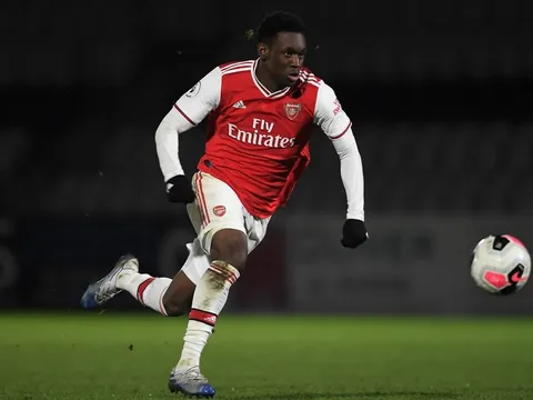 Fan Arsenal: "Cậu ấy là Henry mới, hơn cả Lacazette"