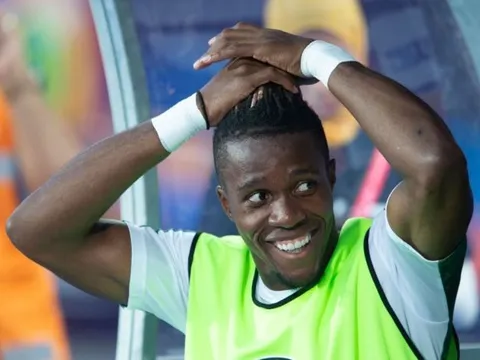 Fan Arsenal: "Hãy mang cậu ấy về để Lacazette có thể phối hợp cùng"