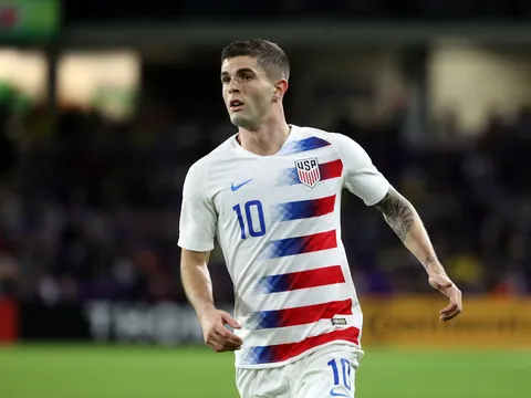 Fan Chelsea phấn khích: "Captain America ẩn trong người cậu ấy"