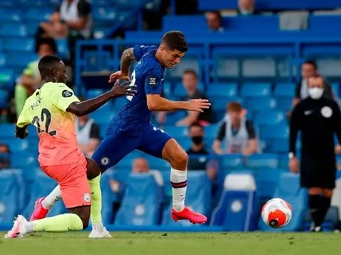 Thua đau, fan Man City điên tiết: "Cậu ta là của nợ lớn nhất lịch sử"
