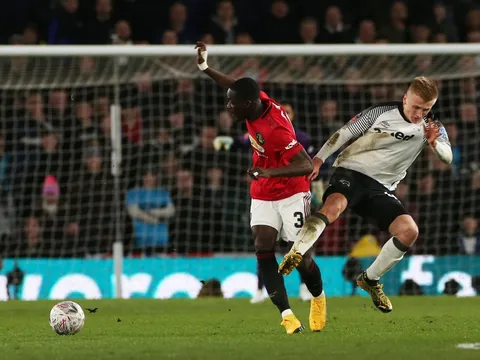 Fan Man Utd: "Cậu ấy cứ như đang chơi bóng đá đường phố vậy"