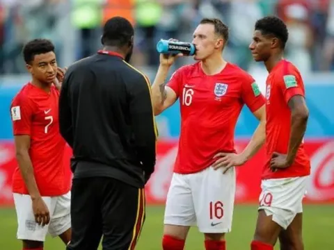 Fan Man Utd: "Bán mau, cậu ấy sẽ chơi tốt ở Championship"