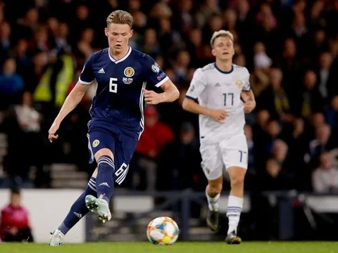 Fan nổi điên: 'Sao cậu ấy chơi cho Man Utd được vậy?'