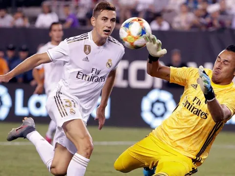 Fan Real gắt gỏng: "Tống khứ cái tên đó và đưa cậu ta trở về"