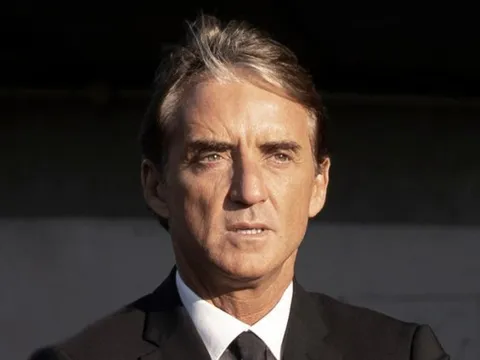 'Người bạn ấu thơ, người đá bóng với tôi lúc bé, đã qua đời vì corona'