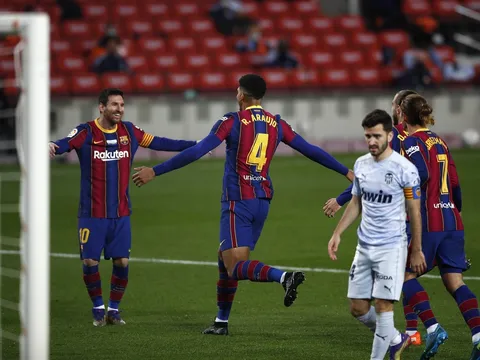Lionel Messi khiến Barcelona "đứng ngồi không yên"