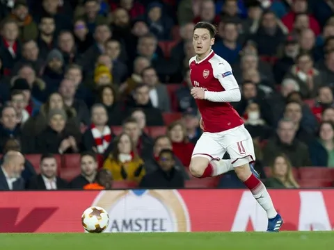 Bị Arsenal ruồng rẫy, Mesut Ozil hóa 'ông hoàng' khi hồi hương thi đấu