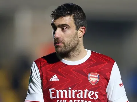 Đạt thỏa thuận với CLB mới, 'nạn nhân' của Mari dứt tình với Arsenal