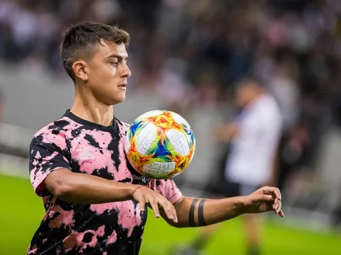 Ferdinand: "Cậu ta nghĩ thà dự bị còn hơn tới Man Utd"