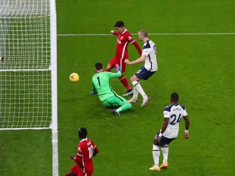 Ferdinand chê trách 2 cầu thủ Tottenham trong bàn mở tỷ số của Liverpool