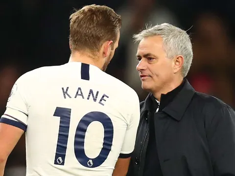 Ferdinand chỉ rõ người sẽ ngăn cản Harry Kane đến Man Utd