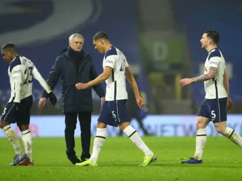 Ferdinand: "Thua Chelsea, Tottenham và Mourinho phải cảm thấy may mắn vì... "