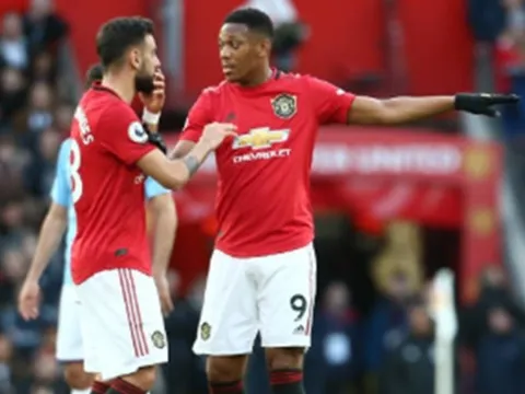 Fernandes tinh quái, Man Utd nhấn chìm 'gã hàng xóm' ở Old Trafford