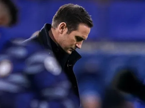 XONG! Chelsea sa thải Frank Lampard