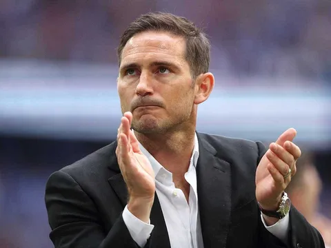 Chủ tịch lên tiếng vụ Chelsea mất nửa tháng mới ký HĐ với Lampard
